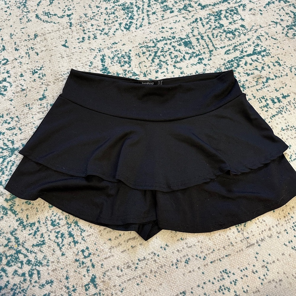 Boohoo ruffled skort